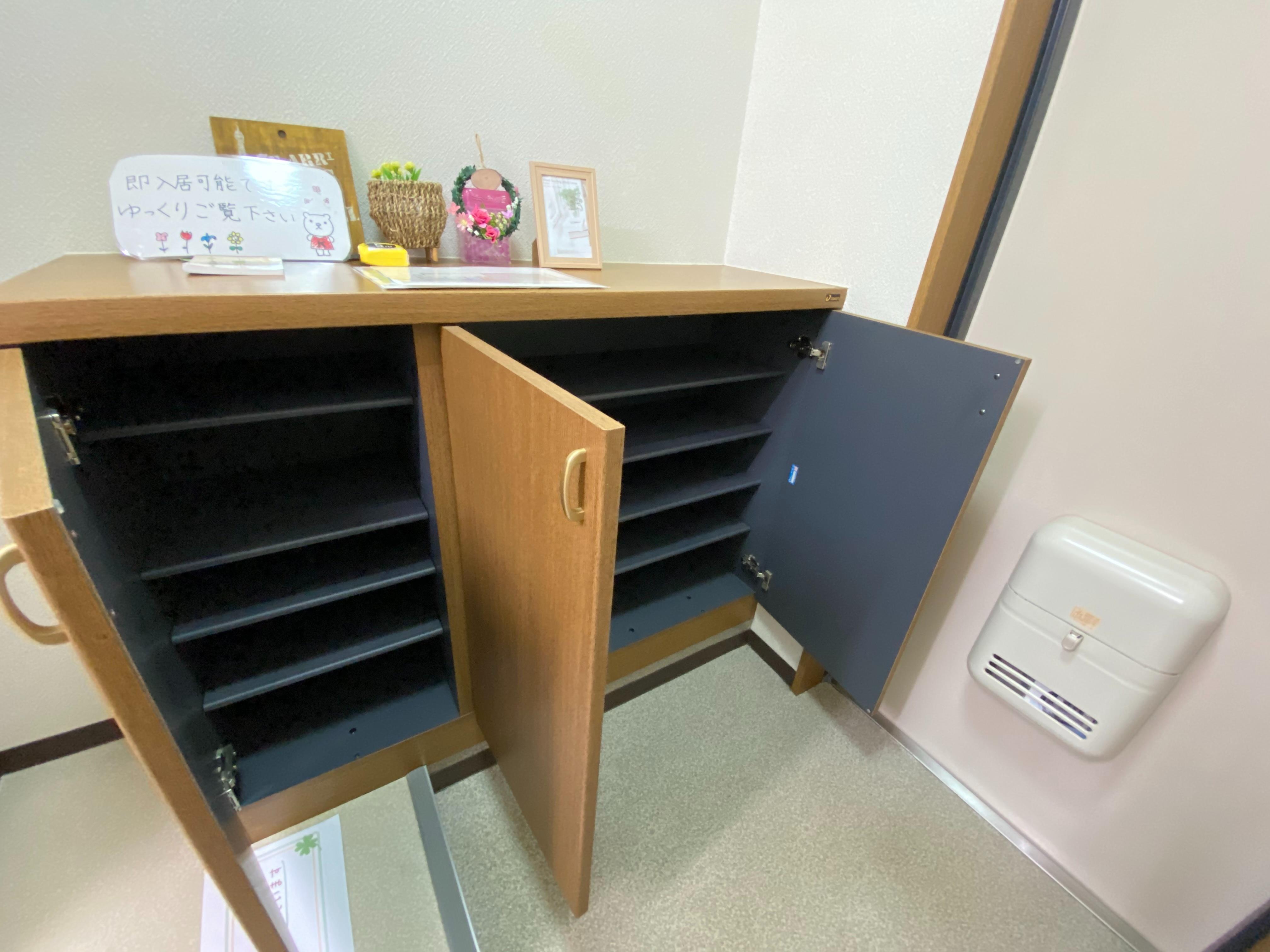 玄関　靴箱