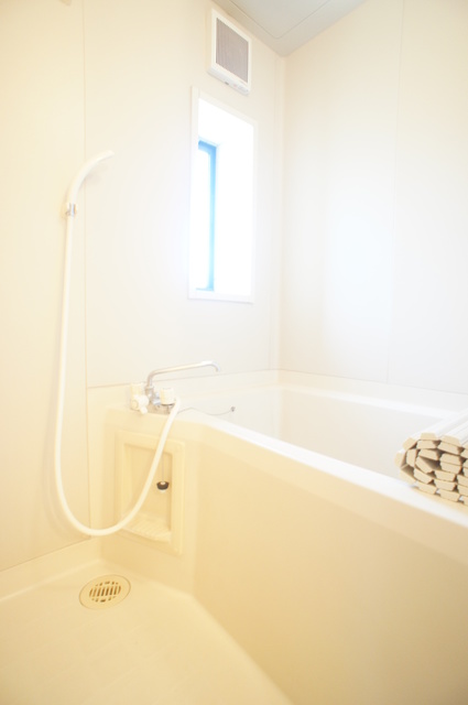 バス・シャワールーム　人気の浴槽付き☆快適にバスタイムをお過ごしいただけます♪