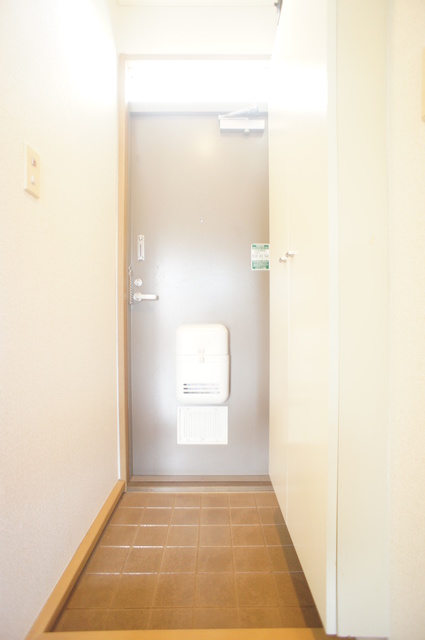 玄関　下駄箱がついているので、片付いた玄関をキープできます！
