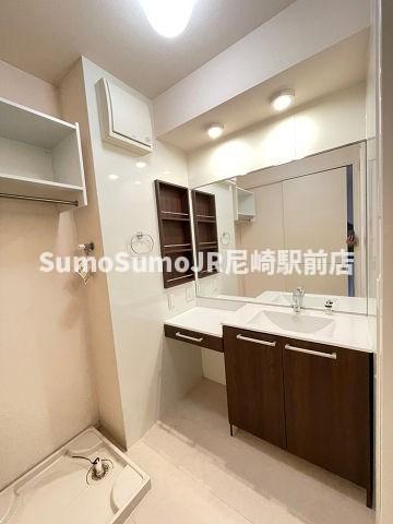 洗面設備　コンパクトで使いやすい洗面所