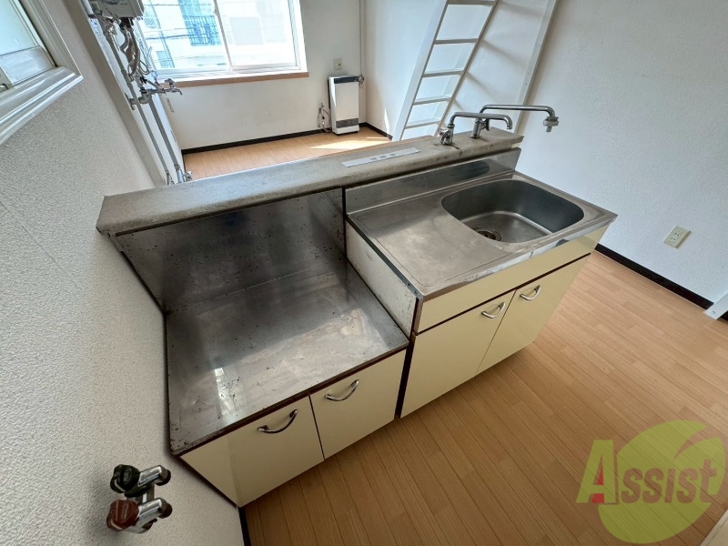 キッチン　キッチンです。ご自身でコンロを設置していただけます。