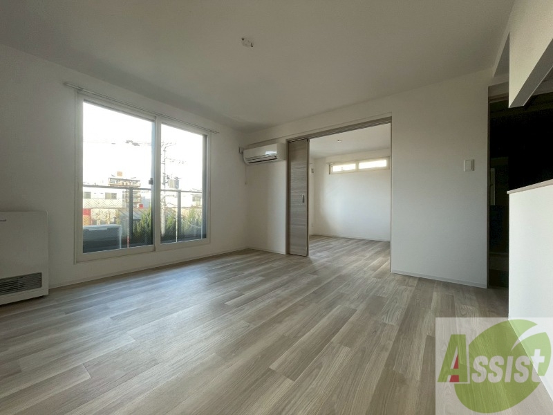 居室・リビング　広々としたリビングですね。使い勝手がよさそうですね！