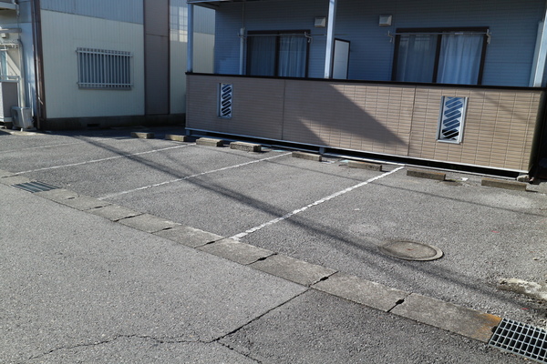 駐車場　目の前が駐車場