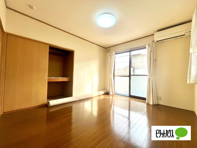 居室・リビング　カーテン付いてます！