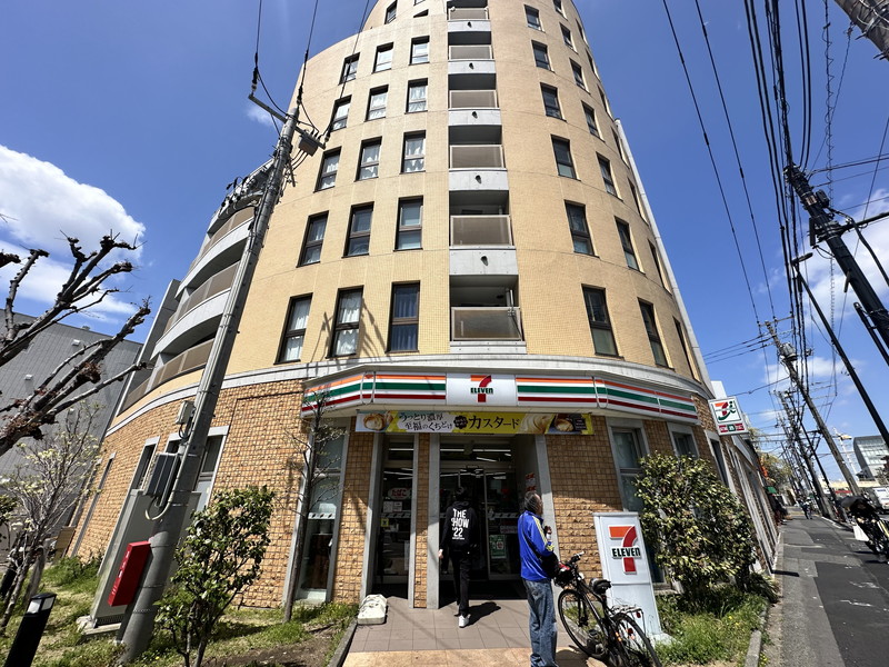 コンビニ　セブンイレブン世田谷新代田駅前店（コンビニ）まで326m