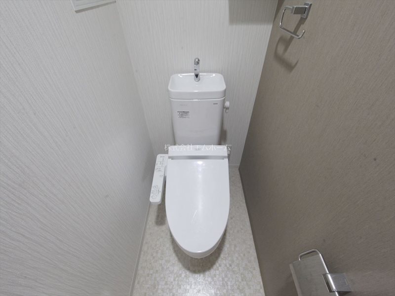 トイレ　温水洗浄便座付トイレ