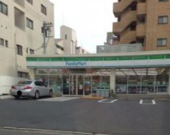 コンビニ　ファミリーマート三篠町三丁目店（コンビニ）まで216m