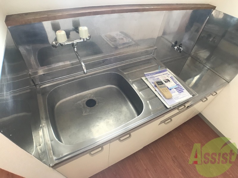 キッチン　キッチンは作業台もあり広めなので使いやすそうですね。