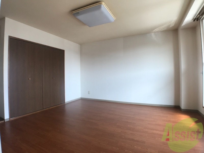 その他部屋・スペース　８．５帖の洋室を別の角度から撮影してみました。