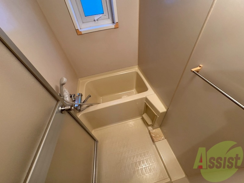 バス・シャワールーム　ユニットバスです。疲れを癒すのに欠かせませんね！