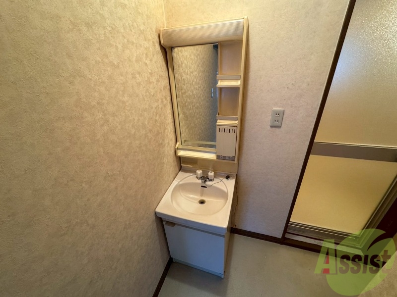 洗面設備　こちらに洗面台があります。朝の洗顔はこちらで。