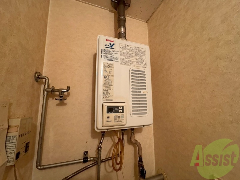 その他設備　給湯器です。操作しやすいパネルになってます。