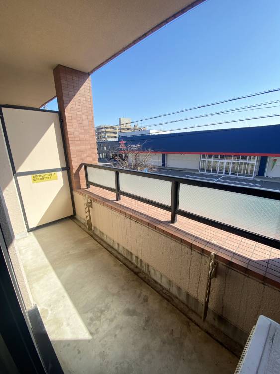 バルコニー　バルコニー（写真は2階からの眺めです）