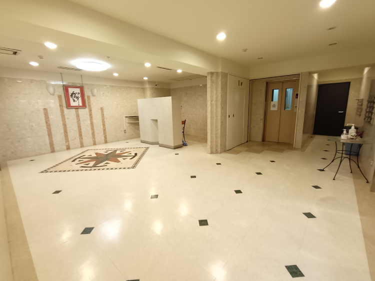 エントランス　監視カメラ付きエレベーターエントランス☆