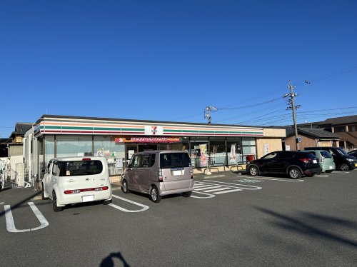 コンビニ　セブンイレブン　四日市八田１丁目店（コンビニ）まで195m