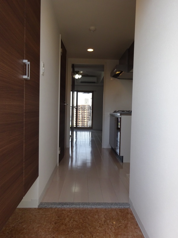 玄関　玄関側から見た室内です！