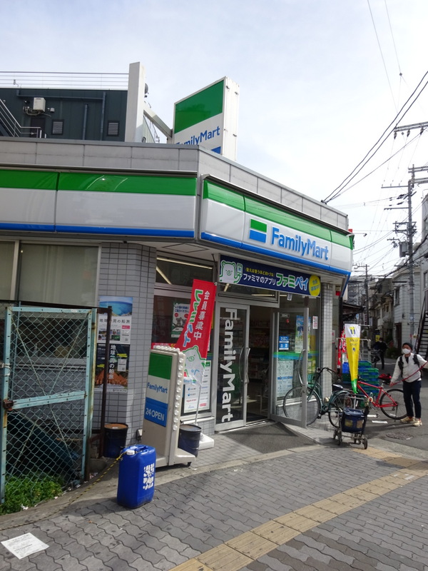コンビニ　ファミリーマート 大正駅前店（コンビニ）まで304m