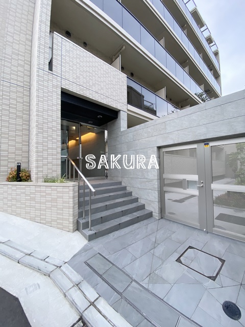 エントランス　ゆとりのあるエントランスです♪