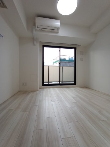 居室・リビング　こちらのリビングで趣味の時間をお楽しみください♪