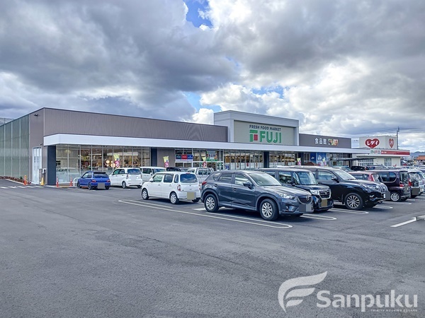 スーパー　フジ志津川店（スーパー）まで319m