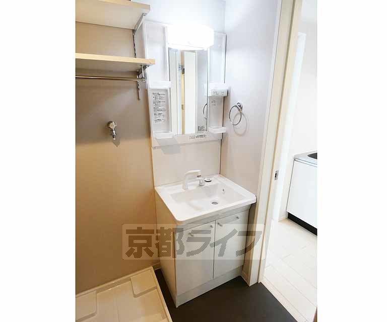 洗面設備　独立洗面台になります。