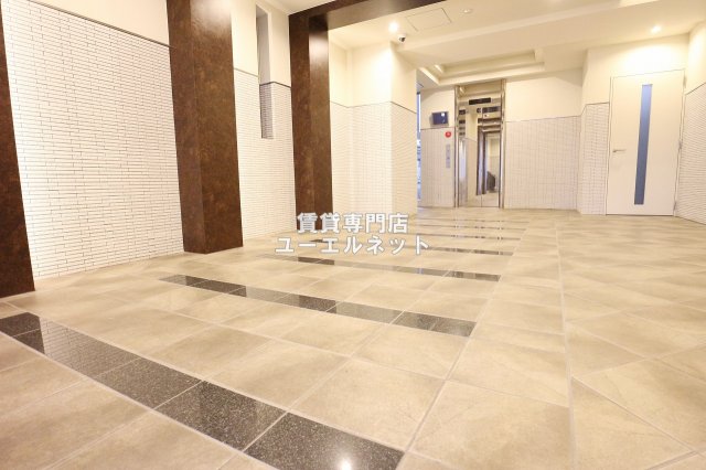 エントランス　毎日通る場所だからこそ、洗練された空間に