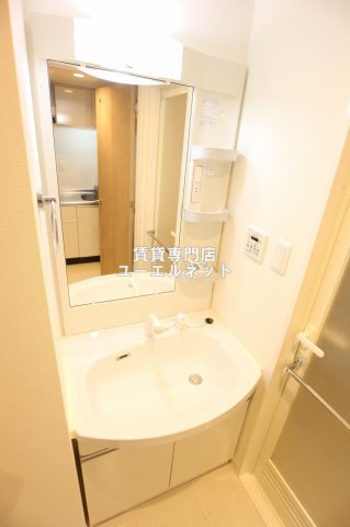 洗面設備　清潔感ある独立洗面台で毎日気持ちよく♪