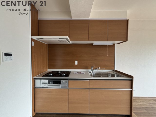 キッチン　3口ガスコンロ付きの使いやすいキッチン