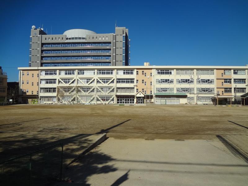 小学校　八尾市立八尾小学校（小学校）まで638m