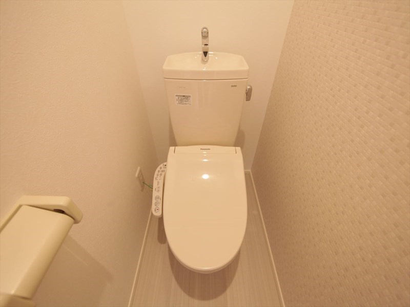 トイレ　温水洗浄暖房便座付トイレ