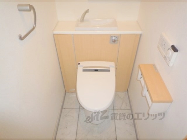 トイレ　ウォシュレット付き