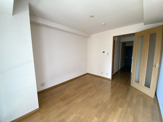 居室・リビング　同建物別部屋写真となります