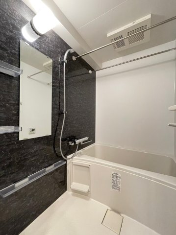 バス・シャワールーム　落ち着いた空間のお風呂です