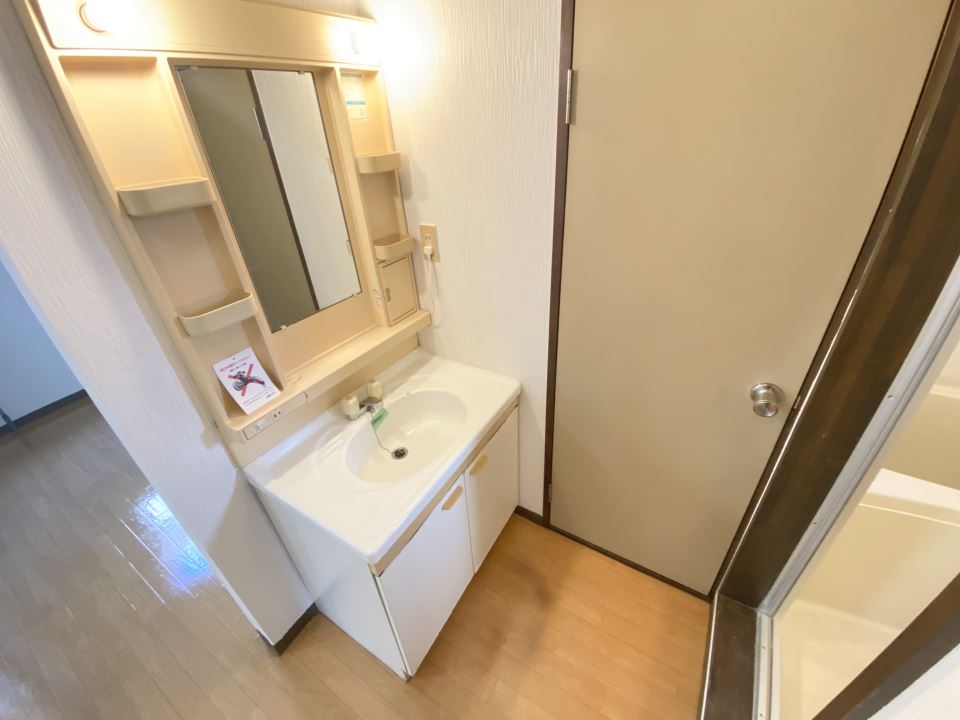 洗面設備　独立洗面台あり！