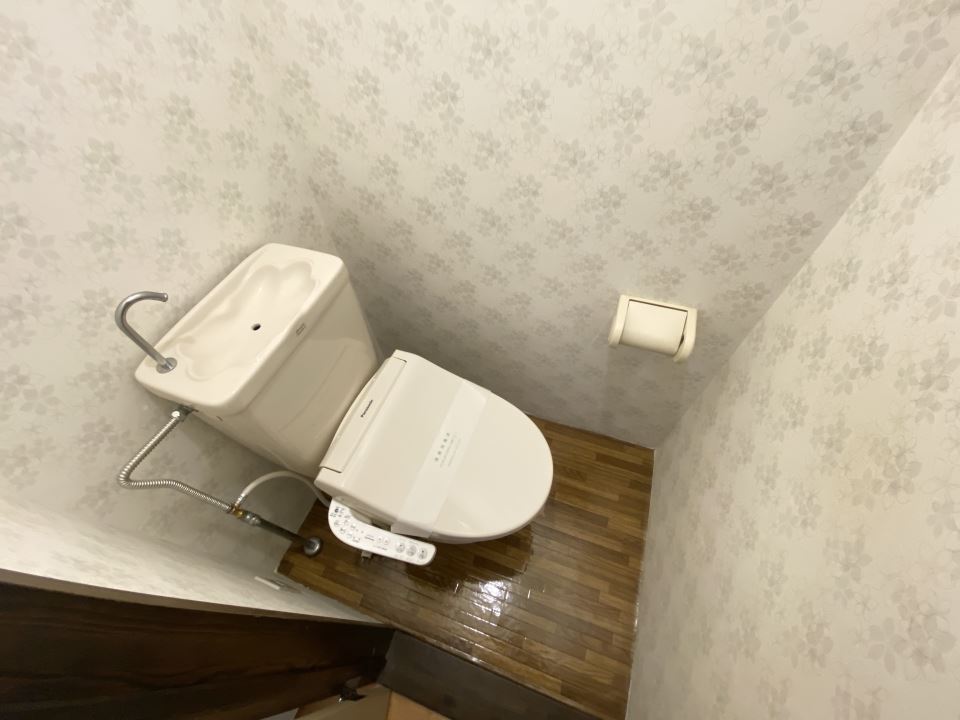 トイレ　温水洗浄便座付き！