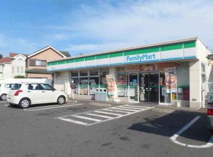 コンビニ　ファミリーマート（コンビニ）まで450m