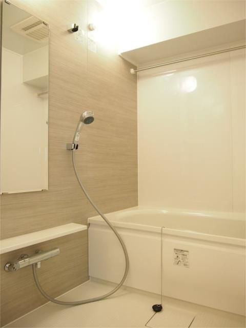 バス・シャワールーム　落ち着いた空間のお風呂です