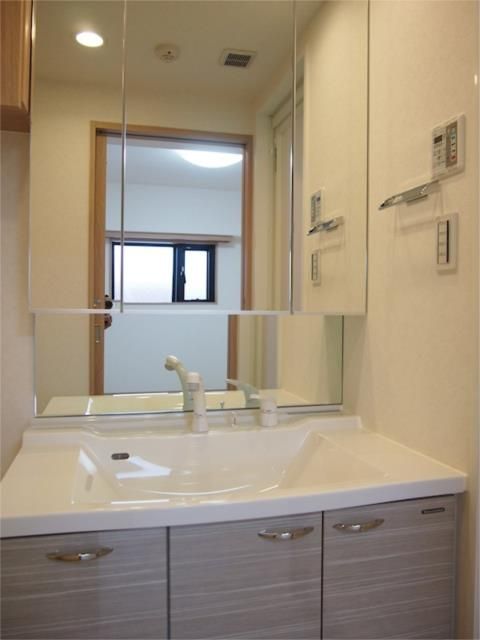 洗面設備　忙しい朝には欠かせない洗面所です