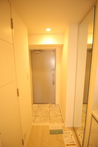 玄関　（別タイプ参考写真）レオーネ板橋本町駅前　板橋区本町