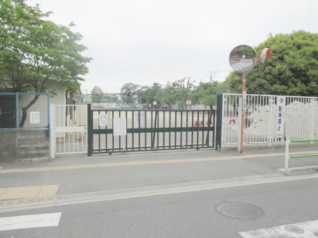 小学校　日野市立潤徳小学校（小学校）まで515m