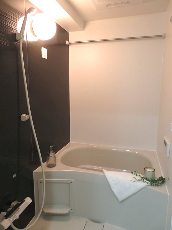 バス・シャワールーム　追焚機能・浴室暖房換気乾燥機完備