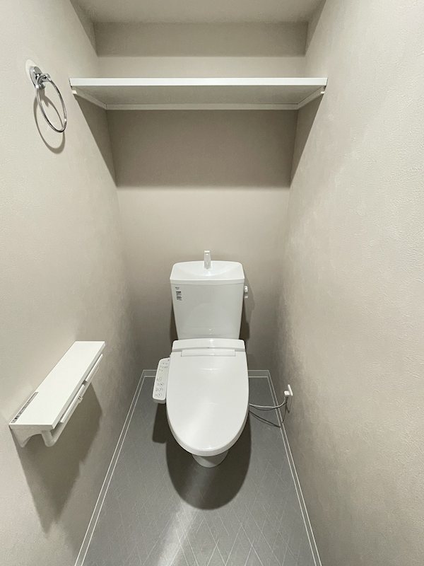 トイレ　ウォシュレット付き