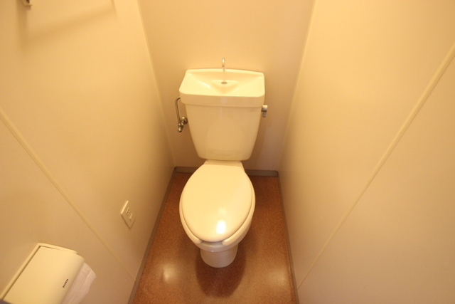 トイレ　別号室の写真です