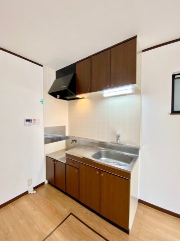 キッチン　※同物件別号室の写真になります（間取り反転）