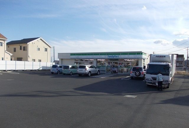 コンビニ　ファミリーマート新屋店（コンビニ）まで240m