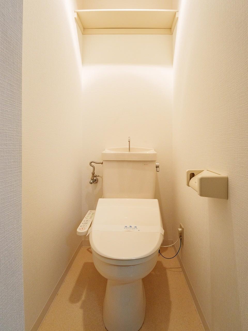 トイレ　温水洗浄便座付き