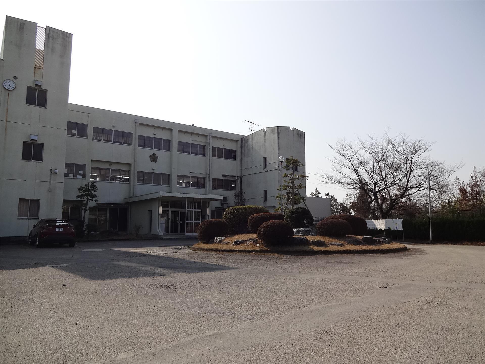 小学校　瀬戸市立幡山東小学校（小学校）まで1489m