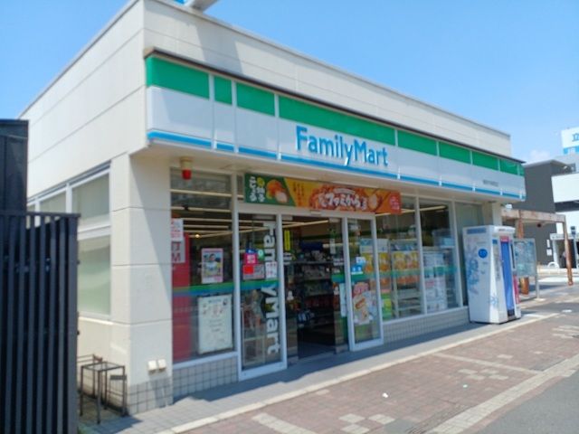 コンビニ　ファミリーマート様（コンビニ）まで1350m
