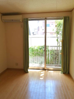 居室・リビング　※写真は別室です