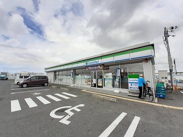 コンビニ　ファミリーマート八尾東町店様（コンビニ）まで950m